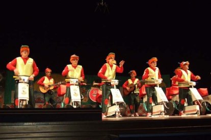 1ª semifinal del concurso de Carnaval. El Auditorio Maestro Padilla se ha llenado de gran apoyo a la fiesta.Fotos: JBarrios