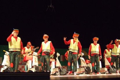1ª semifinal del concurso de Carnaval. El Auditorio Maestro Padilla se ha llenado de gran apoyo a la fiesta.Fotos: JBarrios