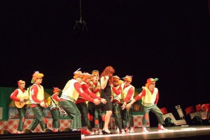 1ª semifinal del concurso de Carnaval. El Auditorio Maestro Padilla se ha llenado de gran apoyo a la fiesta.Fotos: JBarrios