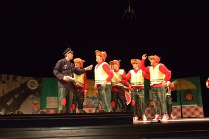 1ª semifinal del concurso de Carnaval. El Auditorio Maestro Padilla se ha llenado de gran apoyo a la fiesta.Fotos: JBarrios