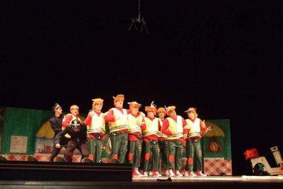 1ª semifinal del concurso de Carnaval. El Auditorio Maestro Padilla se ha llenado de gran apoyo a la fiesta.Fotos: JBarrios