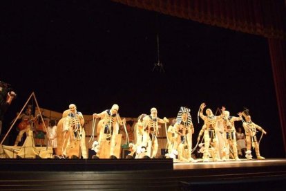 1ª semifinal del concurso de Carnaval. El Auditorio Maestro Padilla se ha llenado de gran apoyo a la fiesta.Fotos: JBarrios