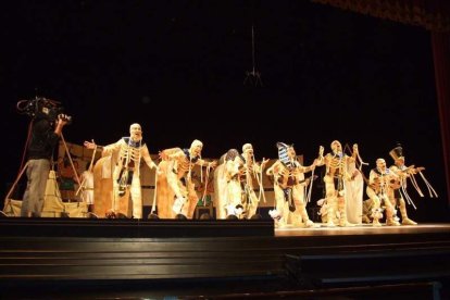 1ª semifinal del concurso de Carnaval. El Auditorio Maestro Padilla se ha llenado de gran apoyo a la fiesta.Fotos: JBarrios