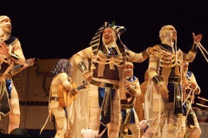 1ª semifinal del concurso de Carnaval. El Auditorio Maestro Padilla se ha llenado de gran apoyo a la fiesta.Fotos: JBarrios