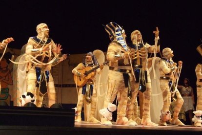 1ª semifinal del concurso de Carnaval. El Auditorio Maestro Padilla se ha llenado de gran apoyo a la fiesta.Fotos: JBarrios