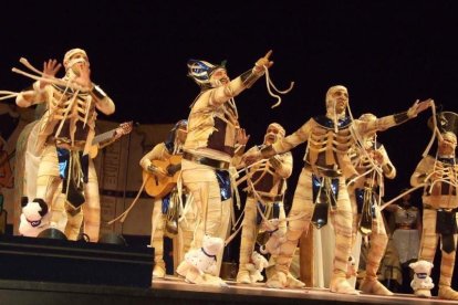 1ª semifinal del concurso de Carnaval. El Auditorio Maestro Padilla se ha llenado de gran apoyo a la fiesta.Fotos: JBarrios