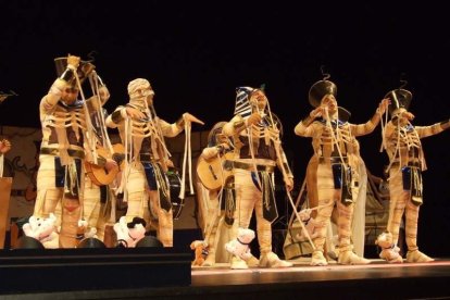 1ª semifinal del concurso de Carnaval. El Auditorio Maestro Padilla se ha llenado de gran apoyo a la fiesta.Fotos: JBarrios