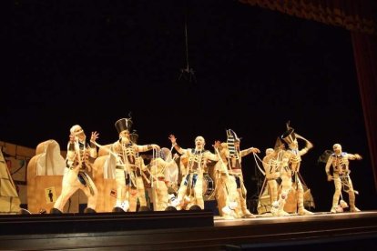 1ª semifinal del concurso de Carnaval. El Auditorio Maestro Padilla se ha llenado de gran apoyo a la fiesta.Fotos: JBarrios