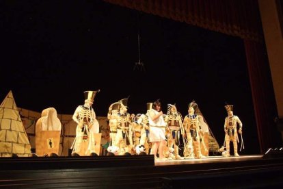 1ª semifinal del concurso de Carnaval. El Auditorio Maestro Padilla se ha llenado de gran apoyo a la fiesta.Fotos: JBarrios