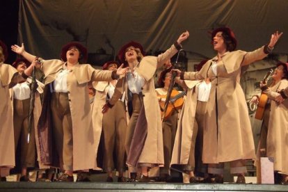 1ª semifinal del concurso de Carnaval. El Auditorio Maestro Padilla se ha llenado de gran apoyo a la fiesta.Fotos: JBarrios