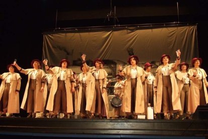 1ª semifinal del concurso de Carnaval. El Auditorio Maestro Padilla se ha llenado de gran apoyo a la fiesta.Fotos: JBarrios
