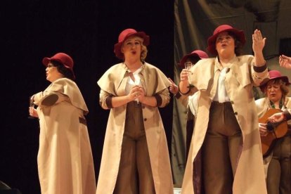 1ª semifinal del concurso de Carnaval. El Auditorio Maestro Padilla se ha llenado de gran apoyo a la fiesta.Fotos: JBarrios