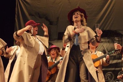 1ª semifinal del concurso de Carnaval. El Auditorio Maestro Padilla se ha llenado de gran apoyo a la fiesta.Fotos: JBarrios