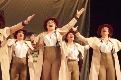 1ª semifinal del concurso de Carnaval. El Auditorio Maestro Padilla se ha llenado de gran apoyo a la fiesta.Fotos: JBarrios