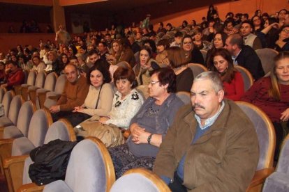 1ª semifinal del concurso de Carnaval. El Auditorio Maestro Padilla se ha llenado de gran apoyo a la fiesta.Fotos: JBarrios