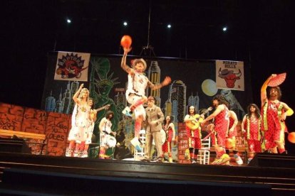 1ª semifinal del concurso de Carnaval. El Auditorio Maestro Padilla se ha llenado de gran apoyo a la fiesta.Fotos: JBarrios