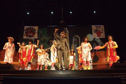 1ª semifinal del concurso de Carnaval. El Auditorio Maestro Padilla se ha llenado de gran apoyo a la fiesta.Fotos: JBarrios