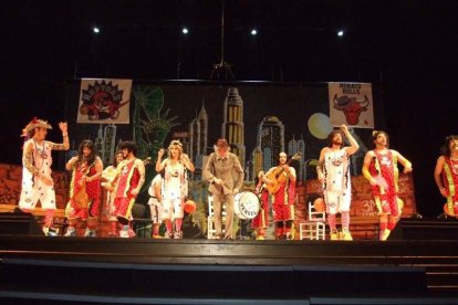 1ª semifinal del concurso de Carnaval. El Auditorio Maestro Padilla se ha llenado de gran apoyo a la fiesta.Fotos: JBarrios