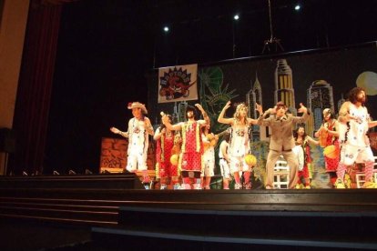 1ª semifinal del concurso de Carnaval. El Auditorio Maestro Padilla se ha llenado de gran apoyo a la fiesta.Fotos: JBarrios