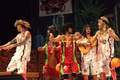 1ª semifinal del concurso de Carnaval. El Auditorio Maestro Padilla se ha llenado de gran apoyo a la fiesta.Fotos: JBarrios