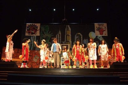 1ª semifinal del concurso de Carnaval. El Auditorio Maestro Padilla se ha llenado de gran apoyo a la fiesta.Fotos: JBarrios