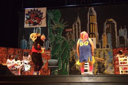 1ª semifinal del concurso de Carnaval. El Auditorio Maestro Padilla se ha llenado de gran apoyo a la fiesta.Fotos: JBarrios