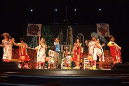 1ª semifinal del concurso de Carnaval. El Auditorio Maestro Padilla se ha llenado de gran apoyo a la fiesta.Fotos: JBarrios