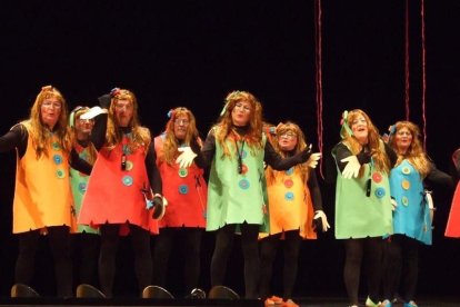 1ª semifinal del concurso de Carnaval. El Auditorio Maestro Padilla se ha llenado de gran apoyo a la fiesta.Fotos: JBarrios