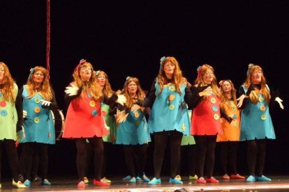 1ª semifinal del concurso de Carnaval. El Auditorio Maestro Padilla se ha llenado de gran apoyo a la fiesta.Fotos: JBarrios