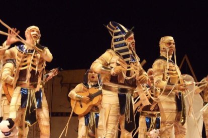 1ª semifinal del concurso de Carnaval. El Auditorio Maestro Padilla se ha llenado de gran apoyo a la fiesta.Fotos: JBarrios