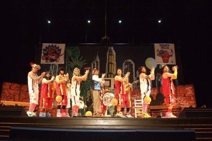 1ª semifinal del concurso de Carnaval. El Auditorio Maestro Padilla se ha llenado de gran apoyo a la fiesta.Fotos: JBarrios