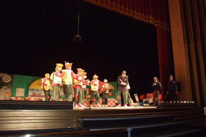 1ª semifinal del concurso de Carnaval. El Auditorio Maestro Padilla se ha llenado de gran apoyo a la fiesta.Fotos: JBarrios