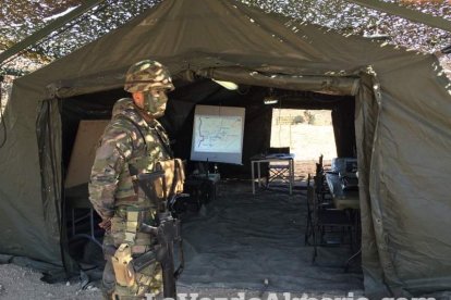 El general Ian Mortimer, mando en 2017, visita la base de Viator y revisa los recursos de la Legión.