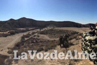 El general Ian Mortimer, mando en 2017, visita la base de Viator y revisa los recursos de la Legión.