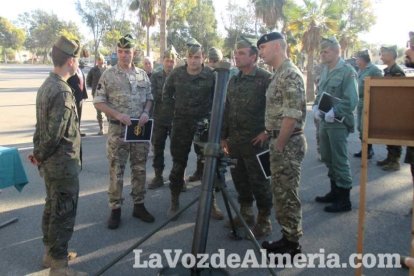 El general Ian Mortimer, mando en 2017, visita la base de Viator y revisa los recursos de la Legión.