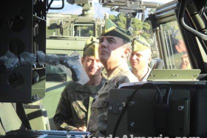 El general Ian Mortimer, mando en 2017, visita la base de Viator y revisa los recursos de la Legión.