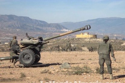 El general Ian Mortimer, mando en 2017, visita la base de Viator y revisa los recursos de la Legión.