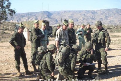 El general Ian Mortimer, mando en 2017, visita la base de Viator y revisa los recursos de la Legión.