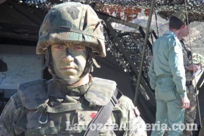 El general Ian Mortimer, mando en 2017, visita la base de Viator y revisa los recursos de la Legión.