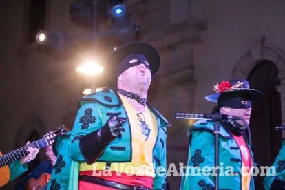 Lectura del Pregón del Carnaval de Almería a cargo de Juan Antonio Barrios. Fotos: Fran Muñoz.