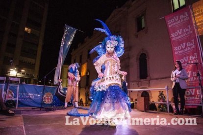 Lectura del Pregón del Carnaval de Almería a cargo de Juan Antonio Barrios. Fotos: Fran Muñoz.