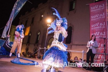 Lectura del Pregón del Carnaval de Almería a cargo de Juan Antonio Barrios. Fotos: Fran Muñoz.