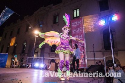 Lectura del Pregón del Carnaval de Almería a cargo de Juan Antonio Barrios. Fotos: Fran Muñoz.