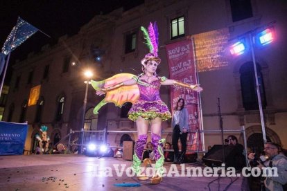 Lectura del Pregón del Carnaval de Almería a cargo de Juan Antonio Barrios. Fotos: Fran Muñoz.