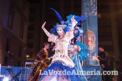 Lectura del Pregón del Carnaval de Almería a cargo de Juan Antonio Barrios. Fotos: Fran Muñoz.
