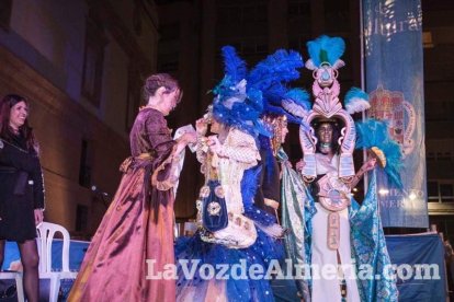 Lectura del Pregón del Carnaval de Almería a cargo de Juan Antonio Barrios. Fotos: Fran Muñoz.