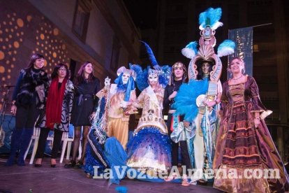 Lectura del Pregón del Carnaval de Almería a cargo de Juan Antonio Barrios. Fotos: Fran Muñoz.