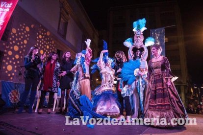 Lectura del Pregón del Carnaval de Almería a cargo de Juan Antonio Barrios. Fotos: Fran Muñoz.