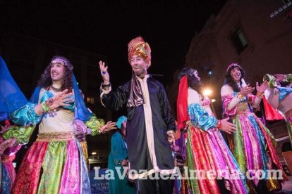 Lectura del Pregón del Carnaval de Almería a cargo de Juan Antonio Barrios. Fotos: Fran Muñoz.