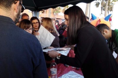 Año nuevo a lomos del dragón oriental. La comunidad china en Almería recibió ayer el año del mono de fuego entre festejos.
